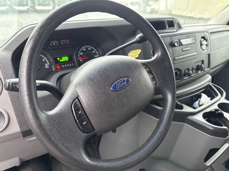 2009-ford-e350-image-39