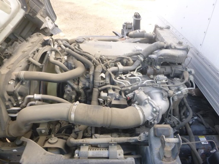 2017-isuzu-nqr-image-18