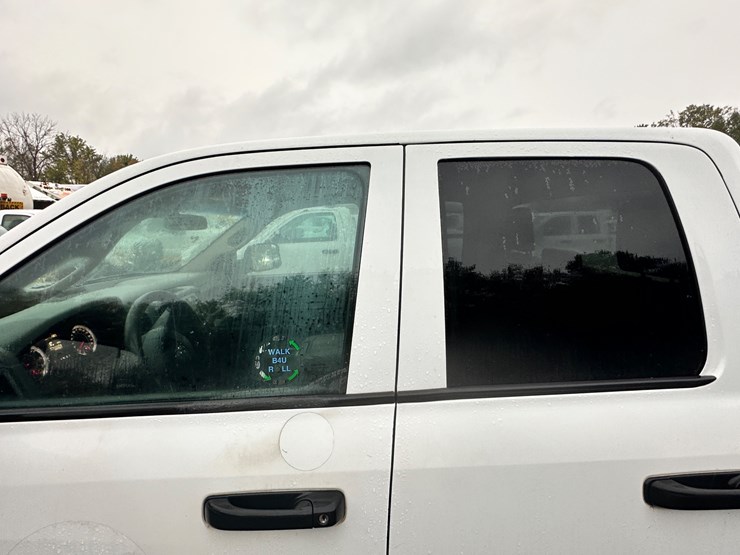 2015-dodge-ram-1500-image-36