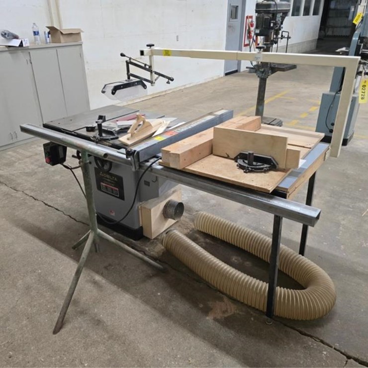 #2728 • Delta Unisaw Table Saw