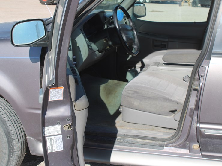 1996-ford-explorer-xlt-image-25
