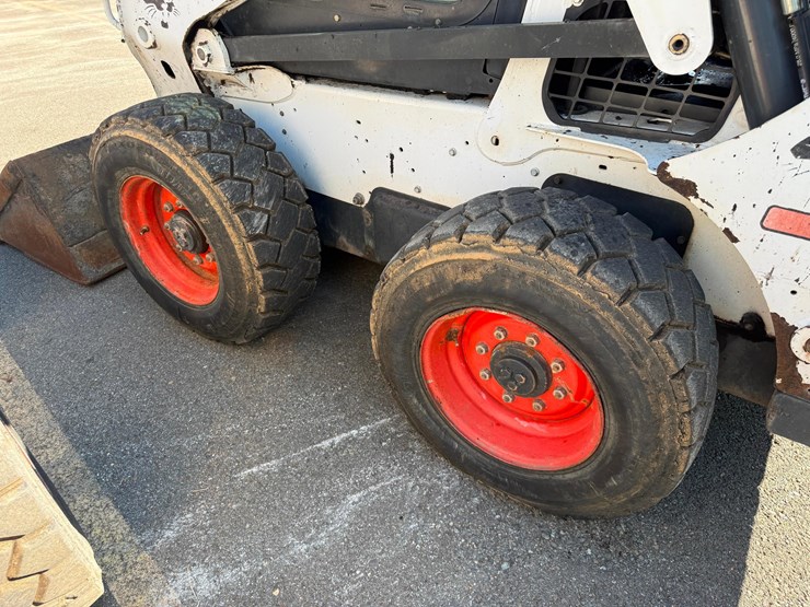 2015-bobcat-s650-image-16