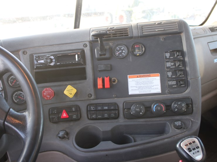 2016-freightliner-cascadia-125-image-62