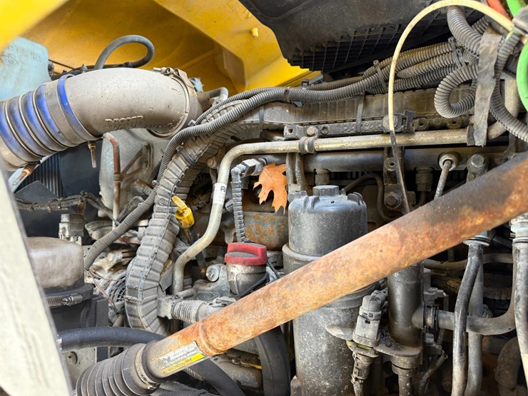 2018-peterbilt-567-image-13