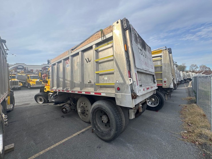 2017-peterbilt-567-image-4