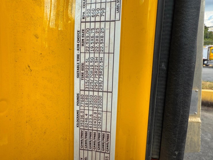 2018-peterbilt-567-image-19