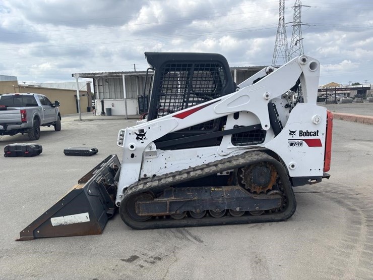 2019-bobcat-t740-image-5