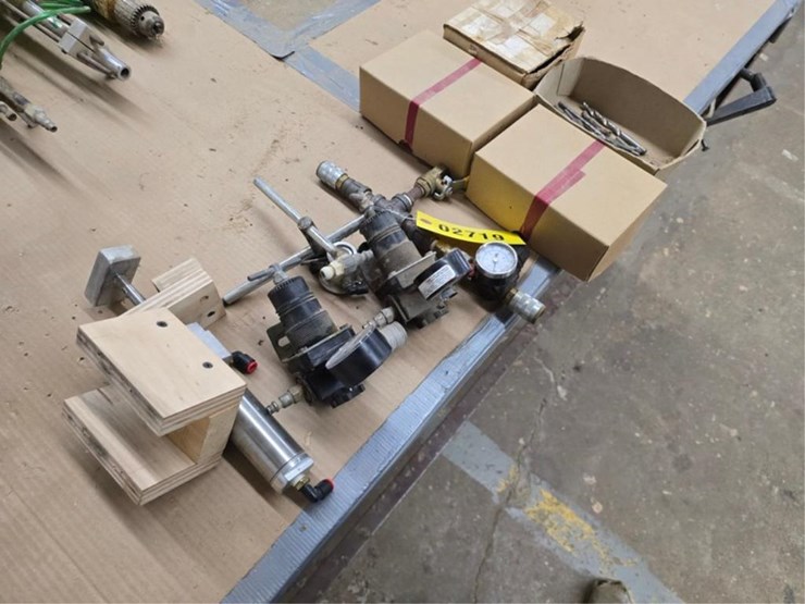 #2719-•-regulators,-screws,-&-bits-image-2