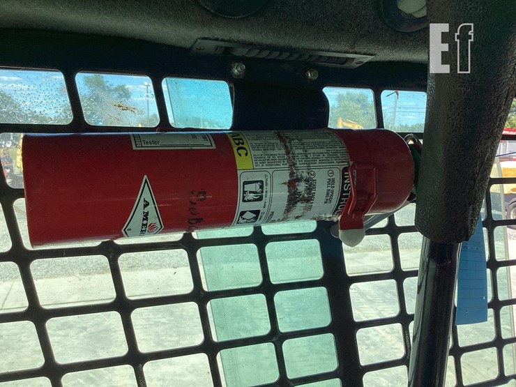 2011-bobcat-t770-image-19