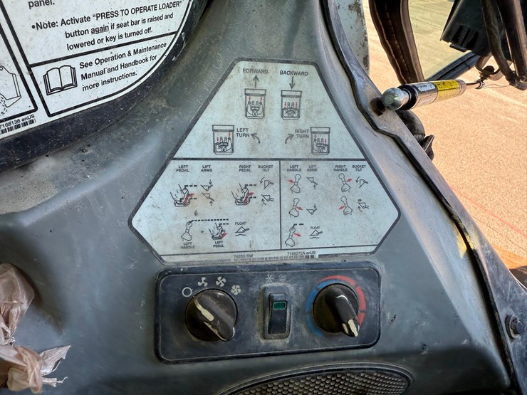 2015-bobcat-s650-image-14