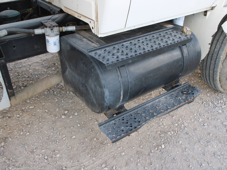 2004-international-durastar-4300-image-99