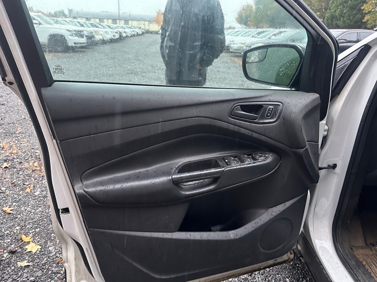 2017-ford-escape-image-34