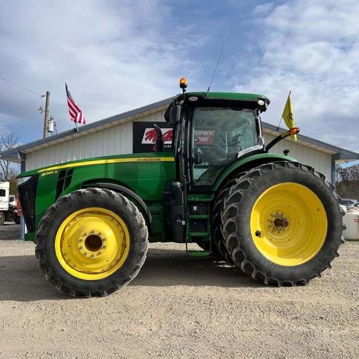 JOHN DEERE 8245R