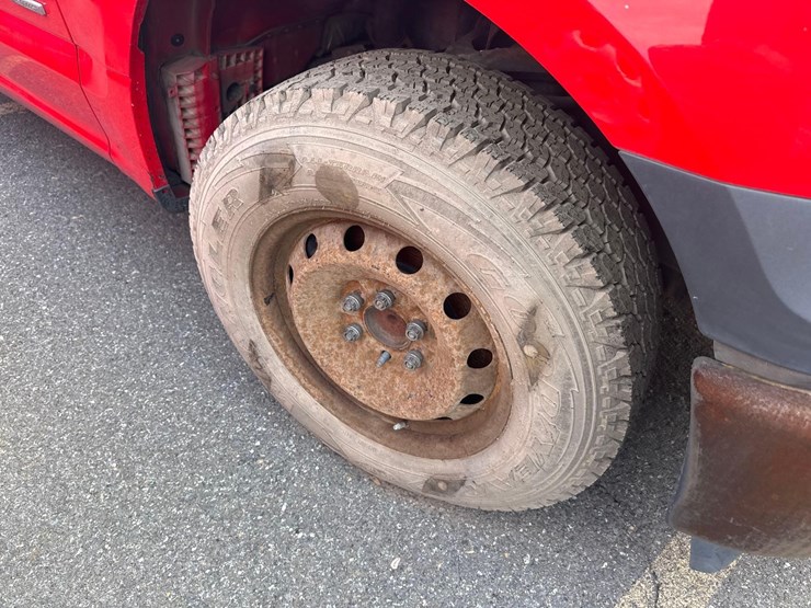 2017-ford-f150-xl-image-8