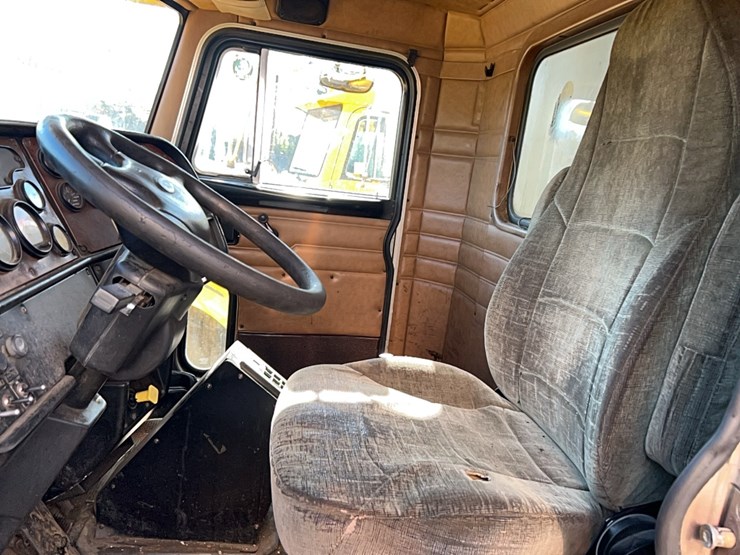 2003-peterbilt-378-image-7