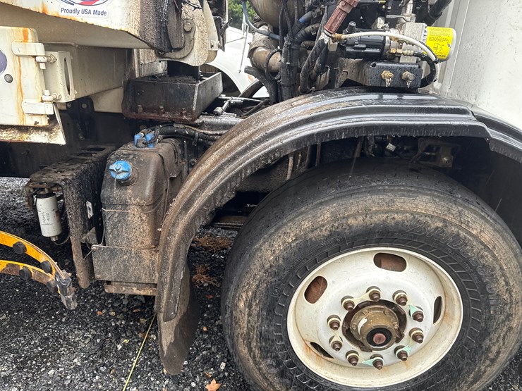 2015-autocar-acx64-image-42