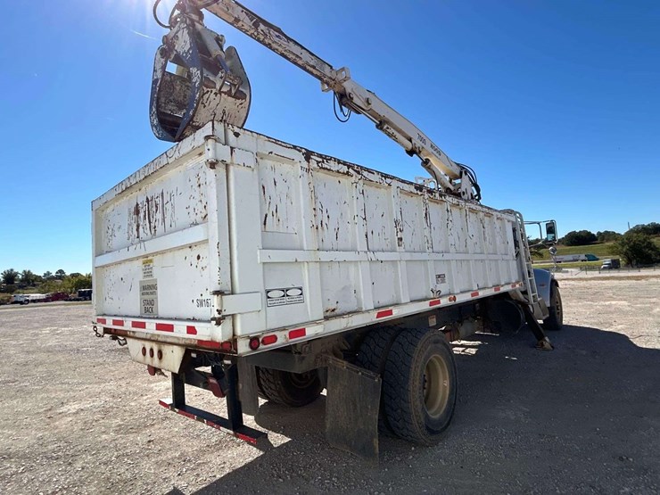 2017-peterbilt-348-image-4