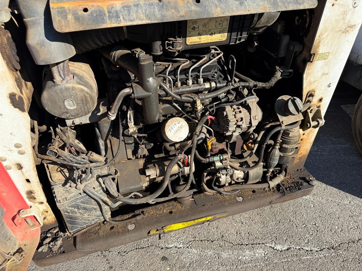 2015-bobcat-s650-image-14