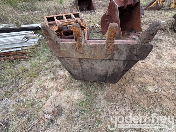 36"-trapezoid-bucket-3-1/2"-pin-to-suit-excavator-image-2