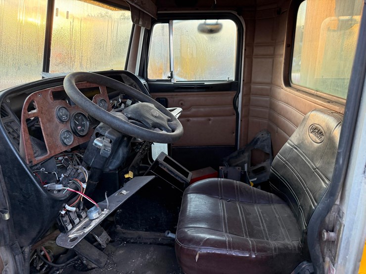 2003-peterbilt-378-image-8