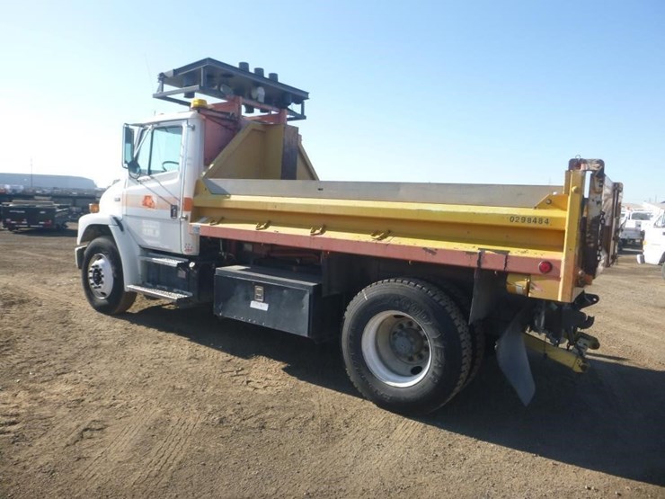 2001-freightliner-fl70-image-4