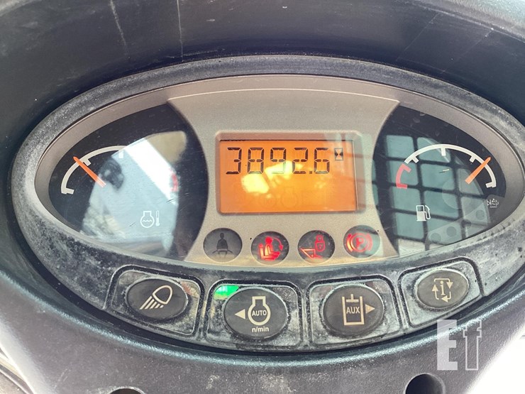 2019-bobcat-t740-image-19