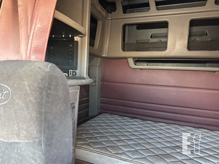 2014-peterbilt-386-image-26