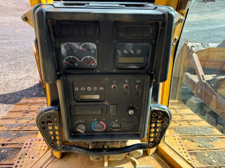 caterpillar-d6n-xl-image-15