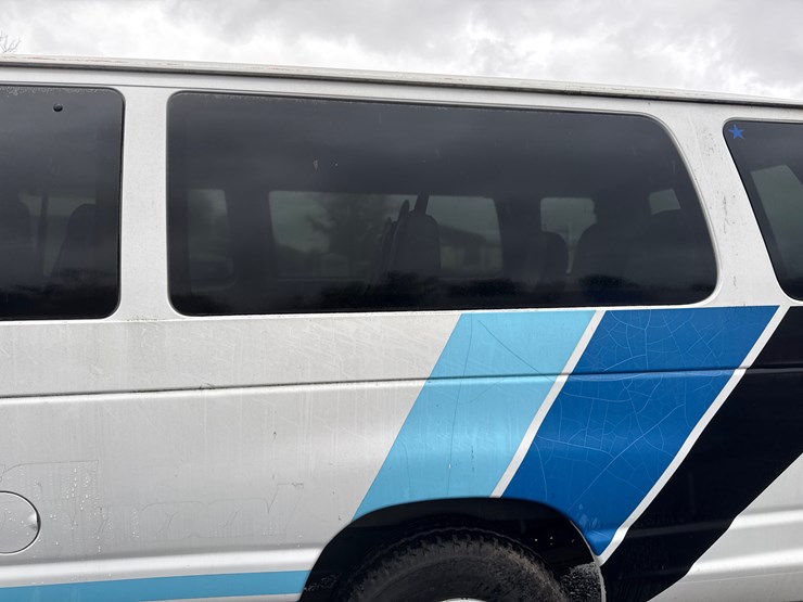 2009-ford-e350-image-27