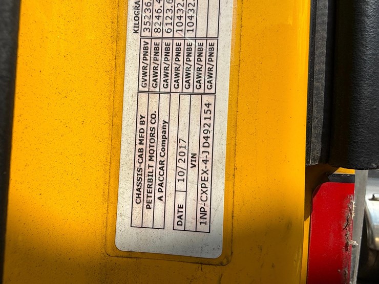 2018-peterbilt-567-image-18