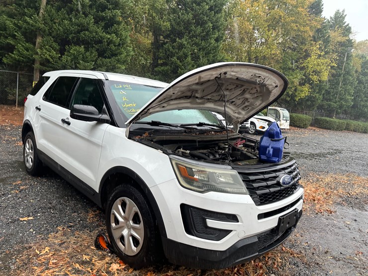 2016-ford-explorer-image-1