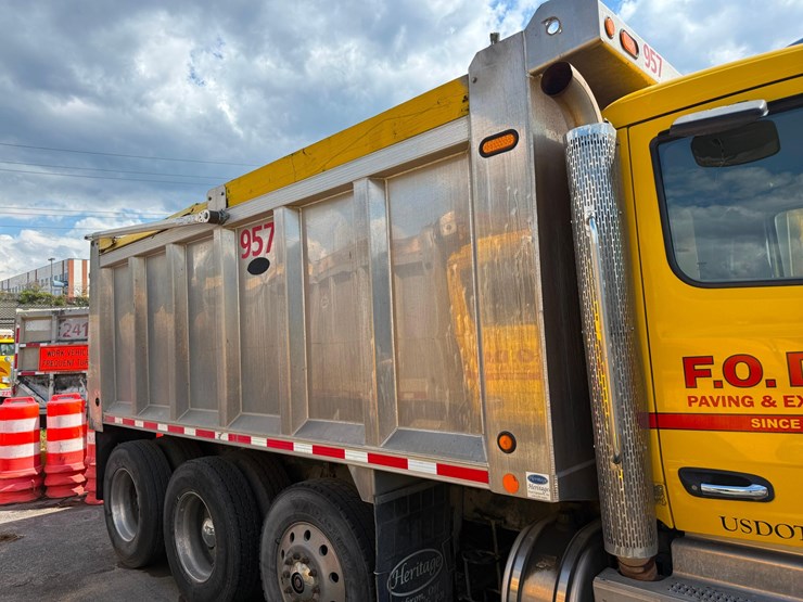 2018-peterbilt-567-image-9