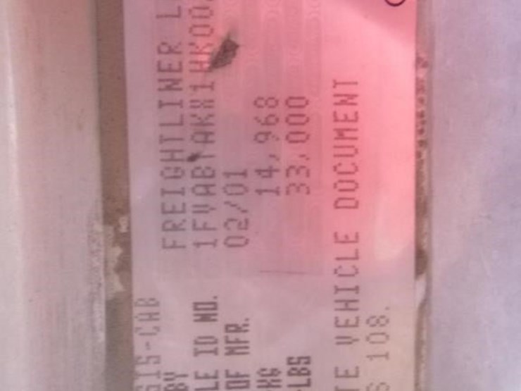 2001-freightliner-fl70-image-23