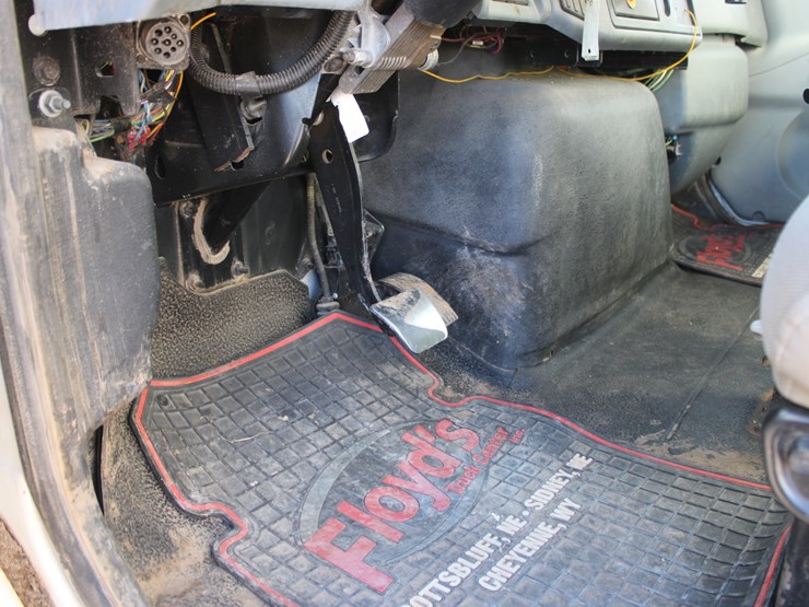 2004-international-durastar-4300-image-32