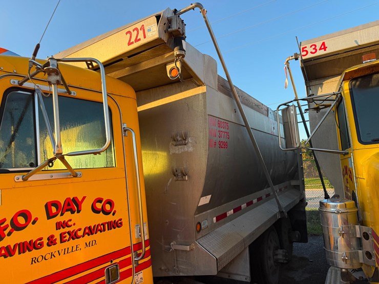 2003-peterbilt-378-image-8