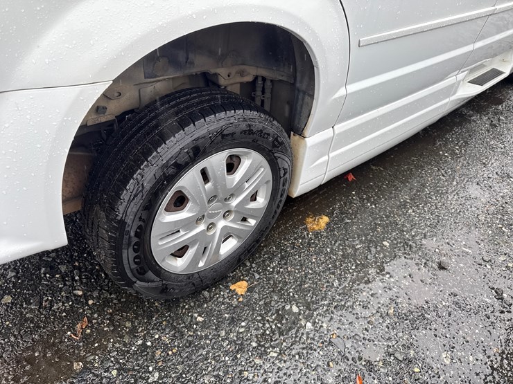 2014-dodge-caravan-image-22