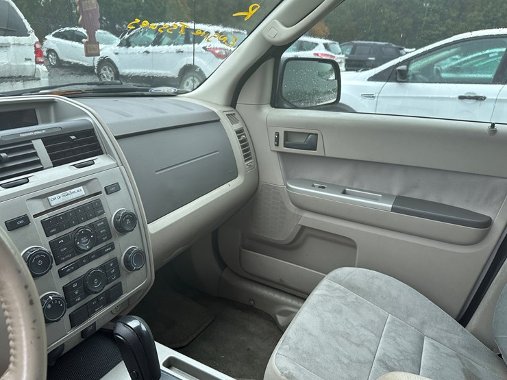 2012-ford-escape-xlt-image-22