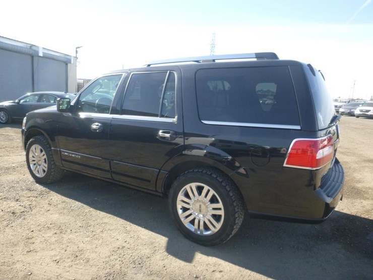2012-lincoln-navigator-image-4