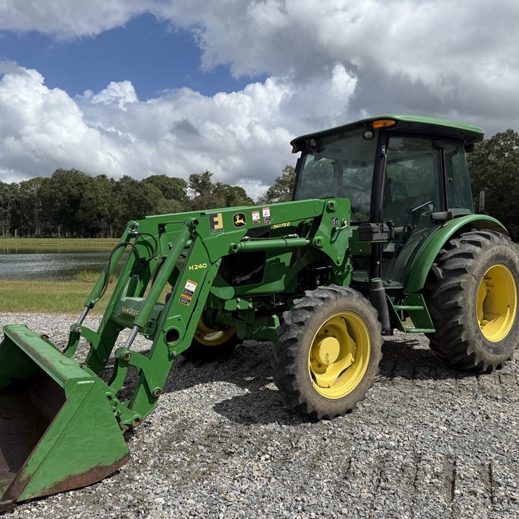 JOHN DEERE 5075E