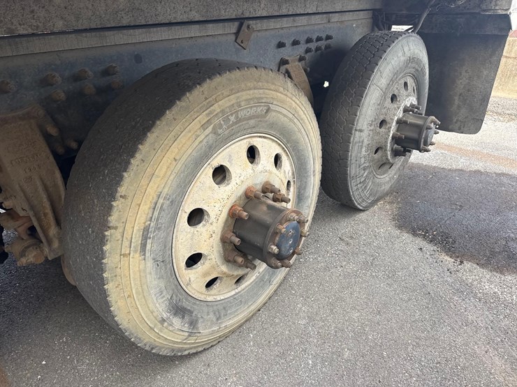 1997-peterbilt-378-image-5