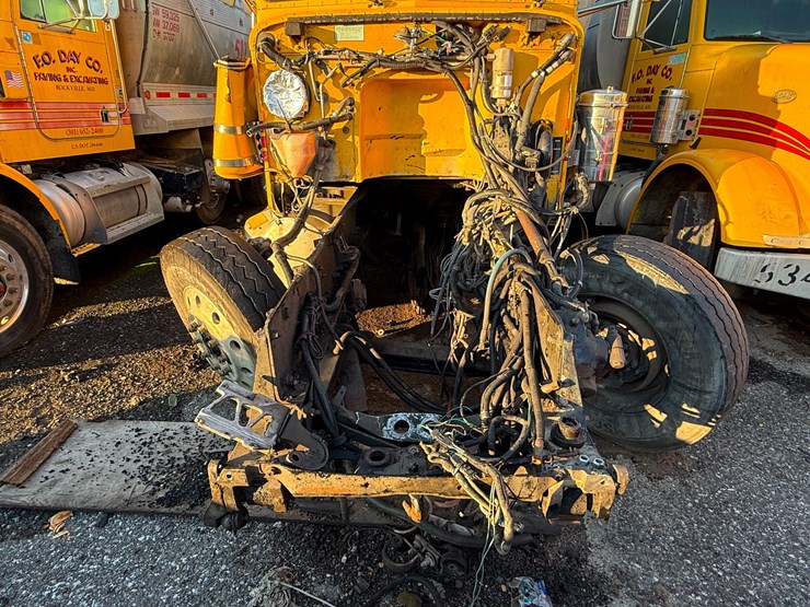 2003-peterbilt-378-image-11