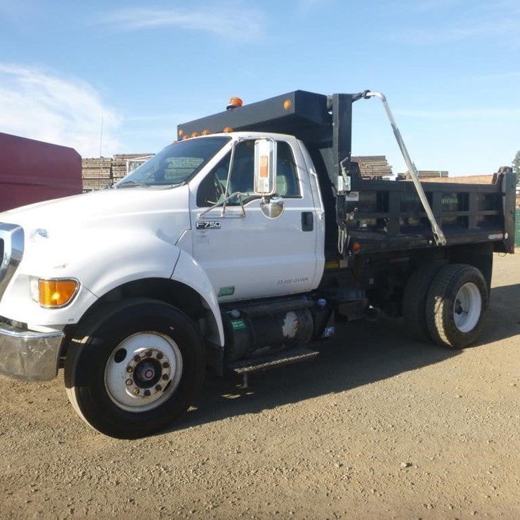2015 FORD F750