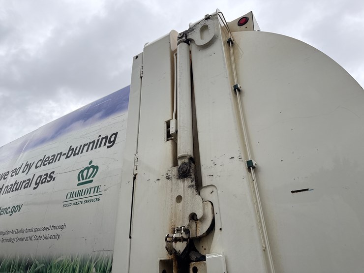 2016-autocar-acx64-image-23