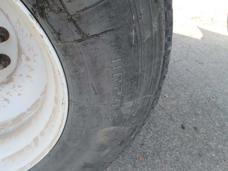 2016-freightliner-108sd-image-8