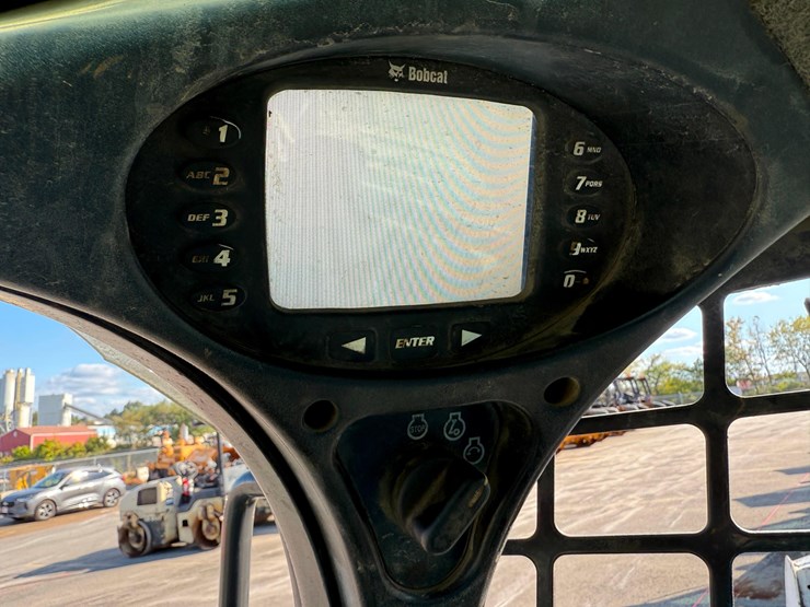 2015-bobcat-s650-image-10