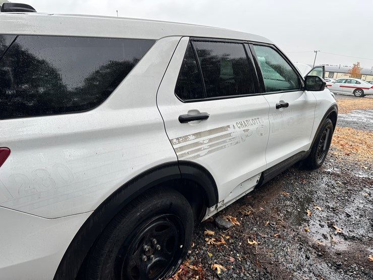 2021-ford-explorer-image-18