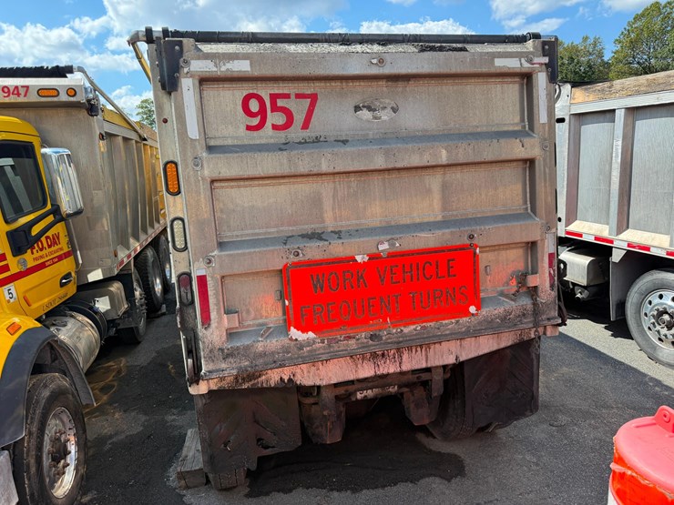 2018-peterbilt-567-image-5