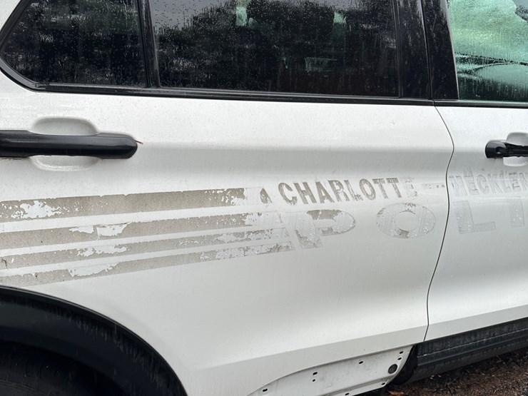 2021-ford-explorer-image-16