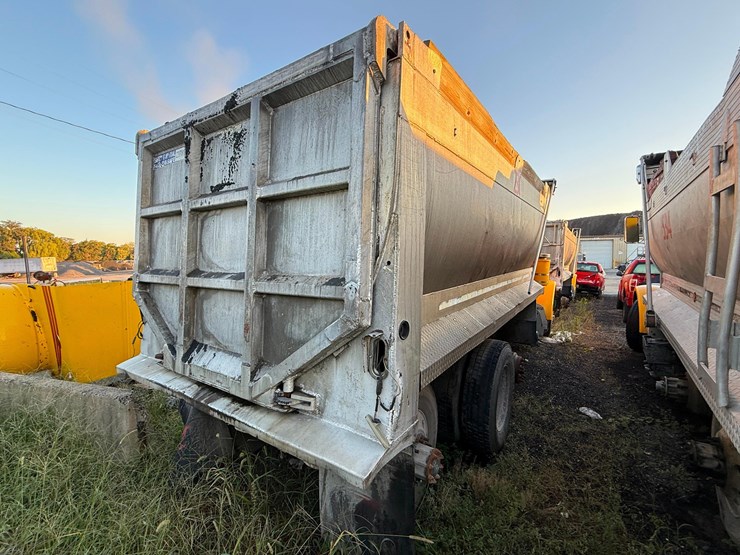 2003-peterbilt-378-image-3