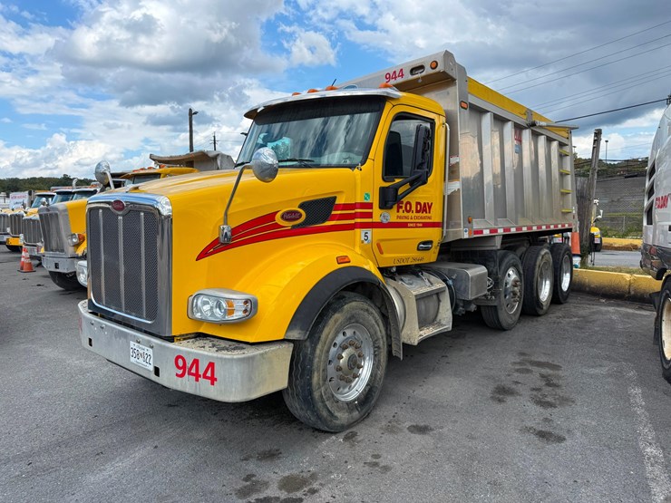 2018-peterbilt-567-image-1